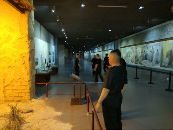 諸城守押大隊(duì)黨支部超然臺(tái)黨性教育基地開展“不忘初心、牢記使命”現(xiàn)場(chǎng)教學(xué)活動(dòng)404.png